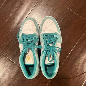 Jordan’s - men 9.5